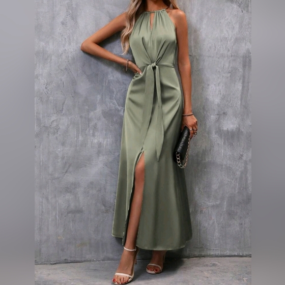 * New Chic Strappy Halter Twist Cut Out Maxi Dress Green - Picture 3 of 9